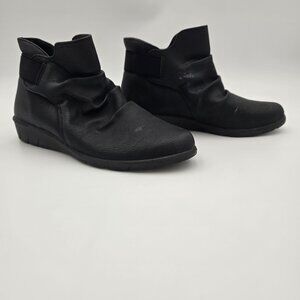 Easy Street Black Ankle Booties 5M Faux Leather Lightweight Casual Style Slip-On